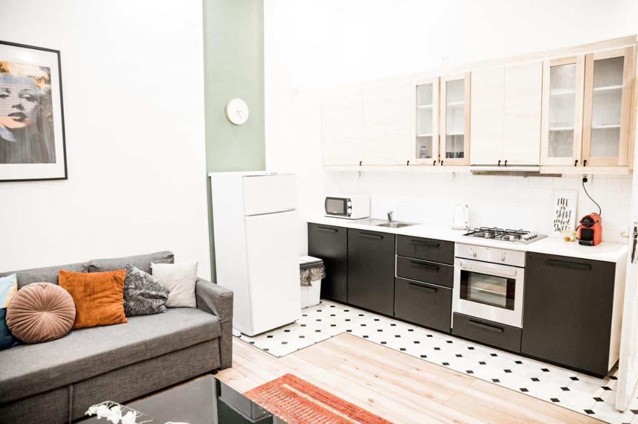 Stylish And Spacious ! Central Location Kazincy Netflix Budapeste Exterior foto