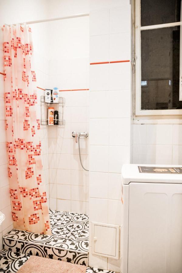 Stylish And Spacious ! Central Location Kazincy Netflix Budapeste Exterior foto