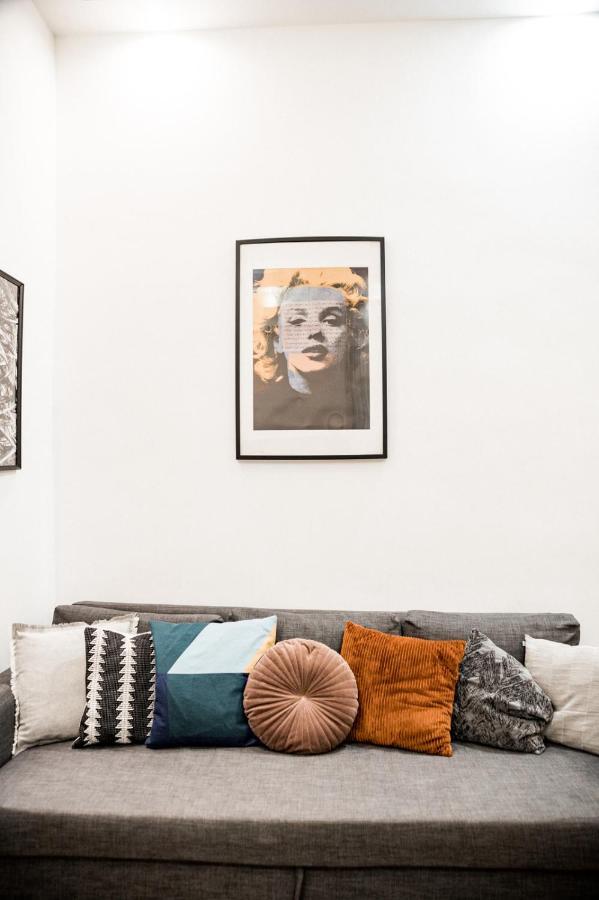 Stylish And Spacious ! Central Location Kazincy Netflix Budapeste Exterior foto